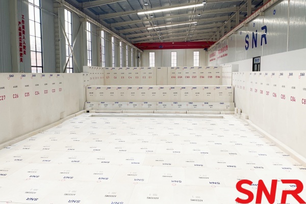 Talking about how to reduce the explosion of sidewall blocks in the baking glass furnace