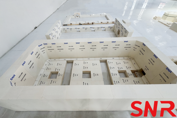 Discussion on the Refractory Materials of Photovoltaic Glass Whole Oxygen Furnace